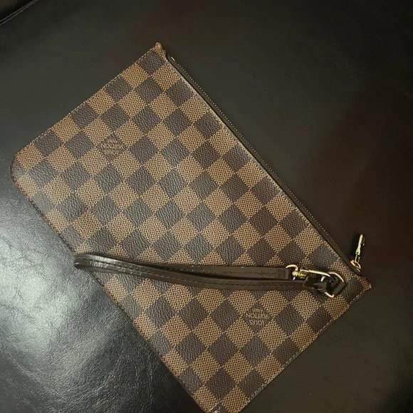 Louis Vuitton Neverfull Wristlet - Picture 10 of 13